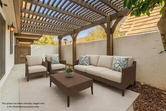 22133 James Alan Cir in Los Angeles, CA - Building Photo - Building Photo