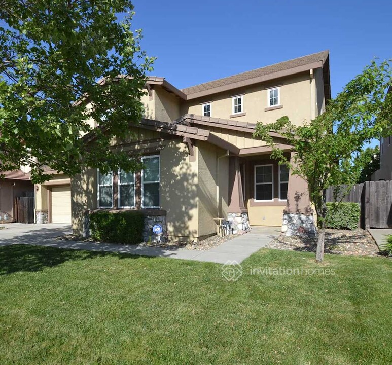 8609 Aubrey Ct in Elk Grove, CA - Foto de edificio