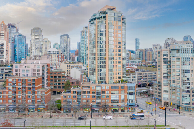 Parkview Gardens in Vancouver, BC - Building Photo - Building Photo