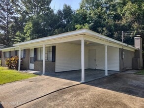 6015 Oakland Heights St in Meridian, MS - Building Photo - Building Photo