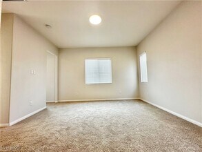352 Village Hall Pl in Henderson, NV - Building Photo - Building Photo