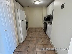 15 N Beacon St in Boston, MA - Building Photo - Building Photo