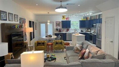 826 N Beckley Ave in Dallas, TX - Building Photo - Building Photo