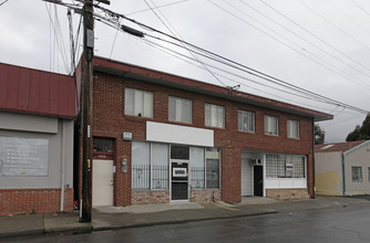 2566-2580 San Carlos Ave in Castro Valley, CA - Foto de edificio - Building Photo