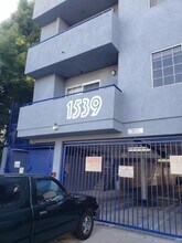 Condo Quality Apartments in Class A+ Building in Los Angeles, CA - Foto de edificio - Building Photo