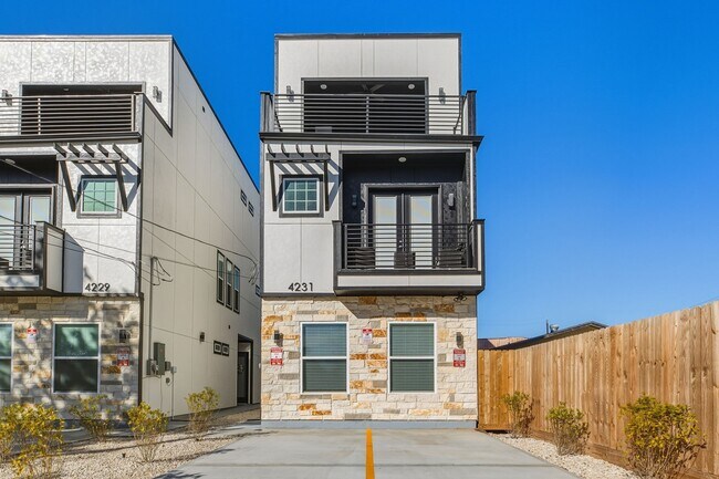 4231 Elmwood St in Houston, TX - Building Photo - Building Photo