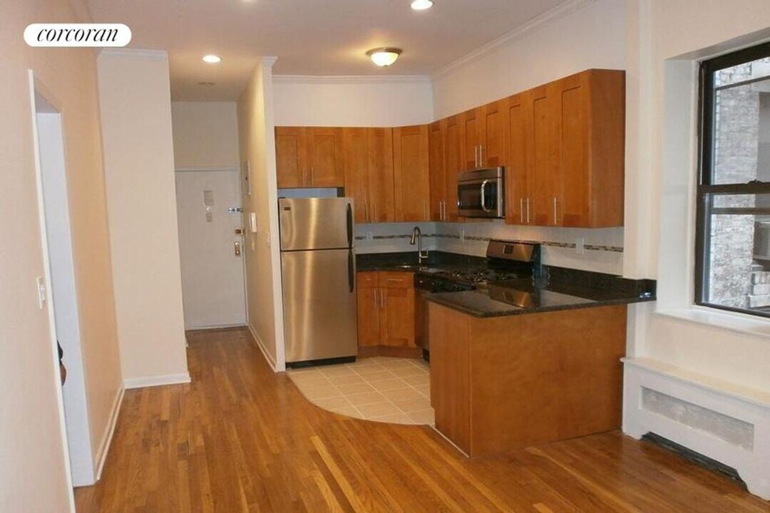 152 E 35th St in New York, NY - Building Photo
