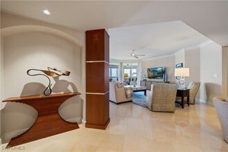 4021 Gulf Shore Blvd N in Naples, FL - Foto de edificio - Building Photo