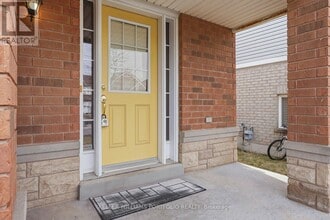 32 Warnford Cir in Ajax, ON - Building Photo - Building Photo