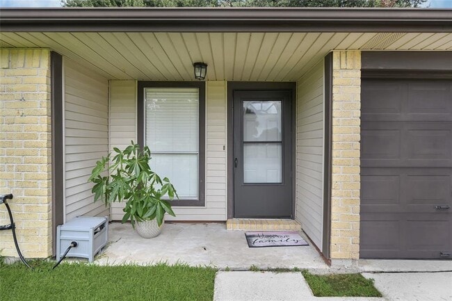 10007 Oakmont Dr in La Porte, TX - Building Photo - Building Photo