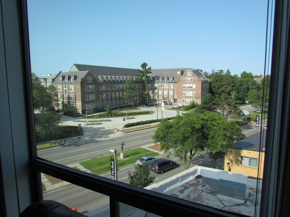 Stonehouse Village VI in East Lansing, MI - Foto de edificio