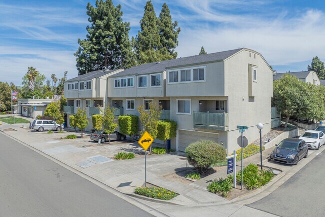 40710-40742 Chapel Way in Fremont, CA - Foto de edificio - Building Photo