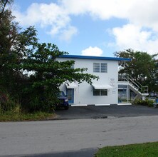 1821 Thomas St in Hollywood, FL - Building Photo - Building Photo