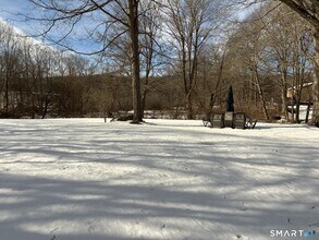 92 Huntingtown Rd in Newtown, CT - Building Photo - Building Photo