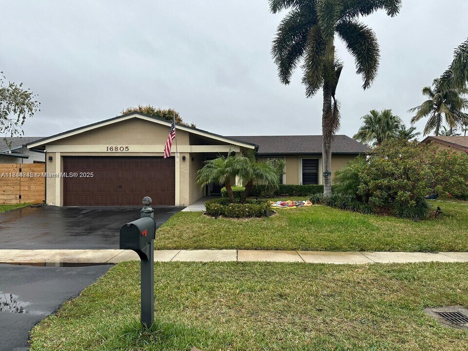 16805 SW 5th Way in Weston, FL - Building Photo