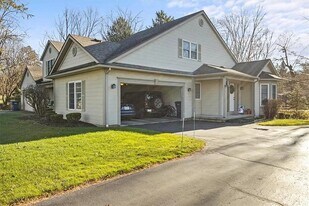 441 Ayrault Rd in Fairport, NY - Building Photo