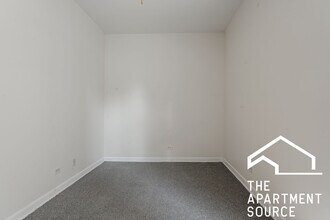 2424 N Greenview Ave, Unit 1F in Chicago, IL - Foto de edificio - Building Photo