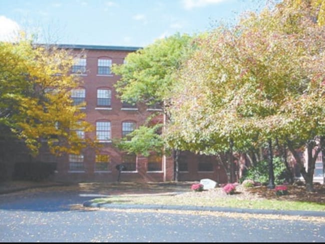 335 Cypress St in Manchester, NH - Foto de edificio - Building Photo