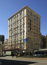 Luxor Apartments in New York, NY - Foto de edificio - Building Photo