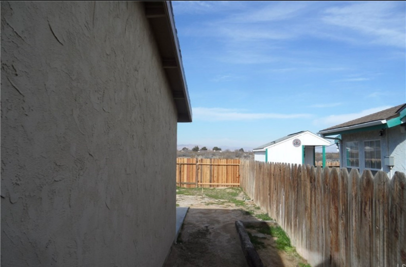 10933 Rome Beauty Dr in California City, CA - Building Photo