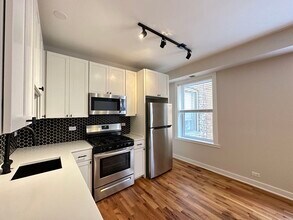 659 W Wrightwood Ave in Chicago, IL - Building Photo - Building Photo