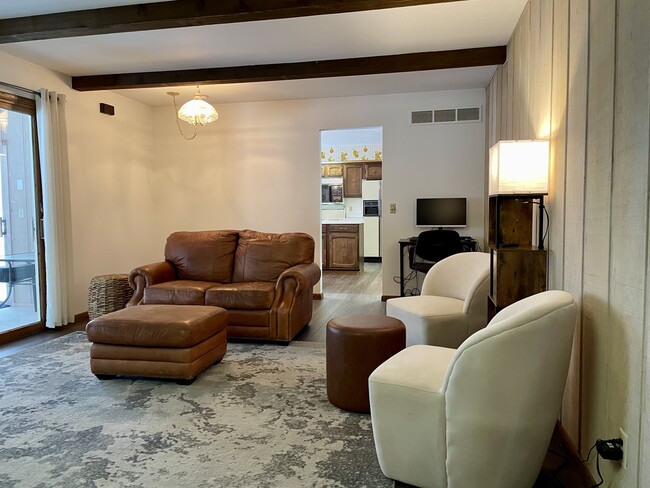 3604 W Country Club Ln