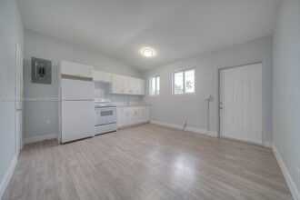 17725 SW 103rd Ave in Miami, FL - Building Photo - Building Photo