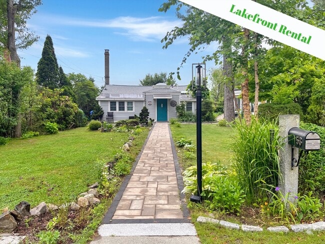 53 Lakeshore Dr in Holliston, MA - Building Photo - Building Photo