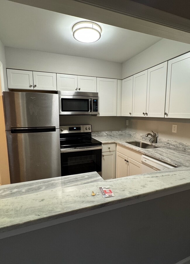 153 Thierman Ln in St Matthews, KY - Building Photo - Building Photo