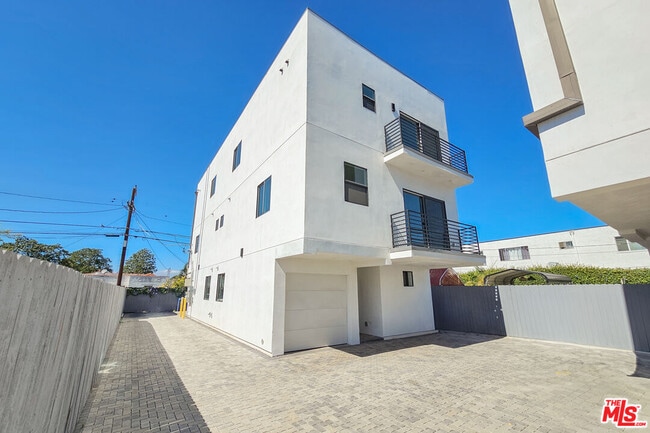 1923 Carmona Ave in Los Angeles, CA - Building Photo - Building Photo