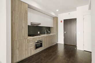 445 E Waterside Dr in Chicago, IL - Foto de edificio - Building Photo