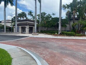 9849 Nob Hill Ln in Sunrise, FL - Building Photo - Building Photo