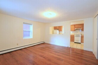 126 Pine St, Unit 2 in Cambridge, MA - Building Photo - Building Photo