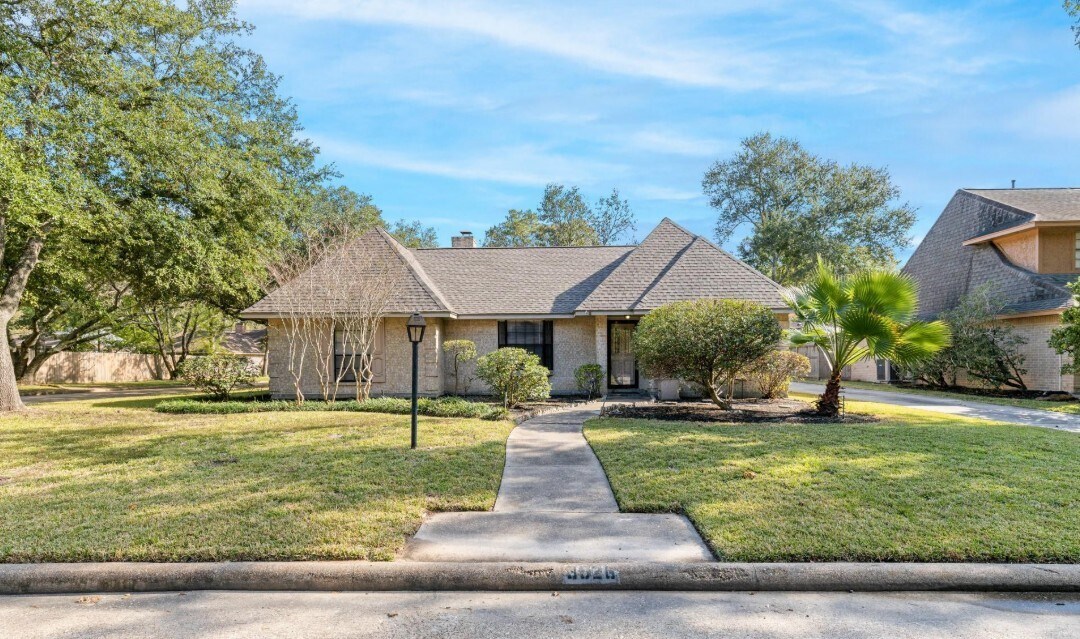 3926 Oak Gardens Dr in Houston, TX - Building Photo