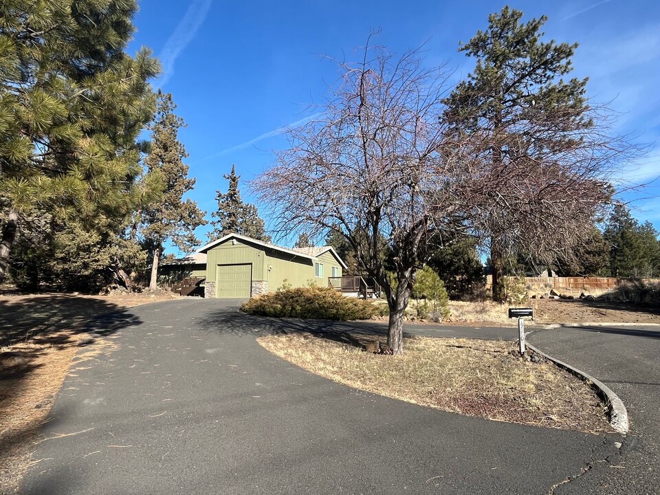 19910 Cypress St in Bend, OR - Building Photo