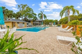 1190 Yesica Ann Cir in Naples, FL - Building Photo - Building Photo