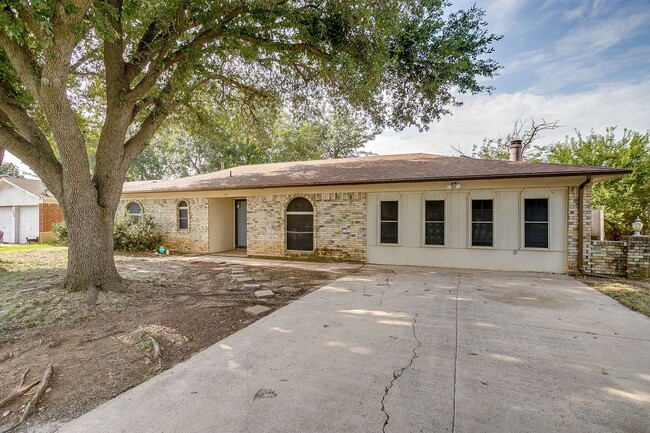 property at 733 Meadowlark Cir