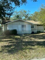 104 22nd St NE in Bradenton, FL - Building Photo