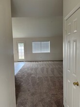 5002 Canyon Peak Dr in Bakersfield, CA - Building Photo - Building Photo