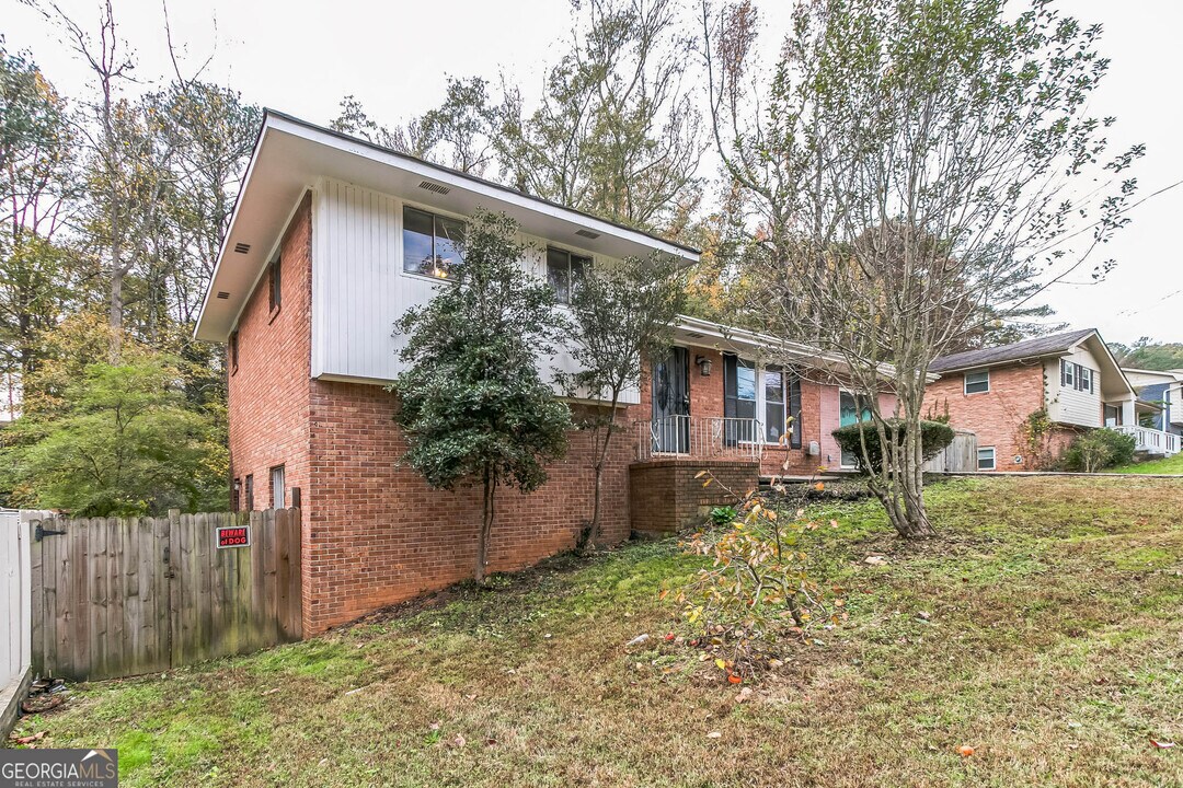 927 Slash Pine Rd in Forest Park, GA - Building Photo