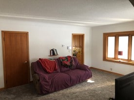 825 5th Ave S in South St. Paul, MN - Building Photo