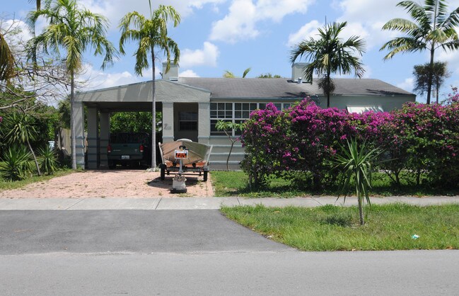 1939 Cleveland St in Hollywood, FL - Building Photo - Building Photo