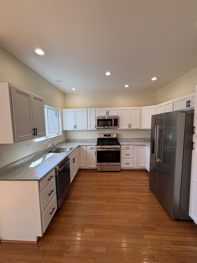 property at 4211 Huntshire Rd