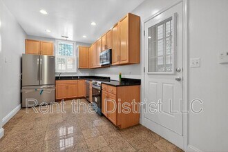 902 13th St NE in Washington, DC - Building Photo - Building Photo