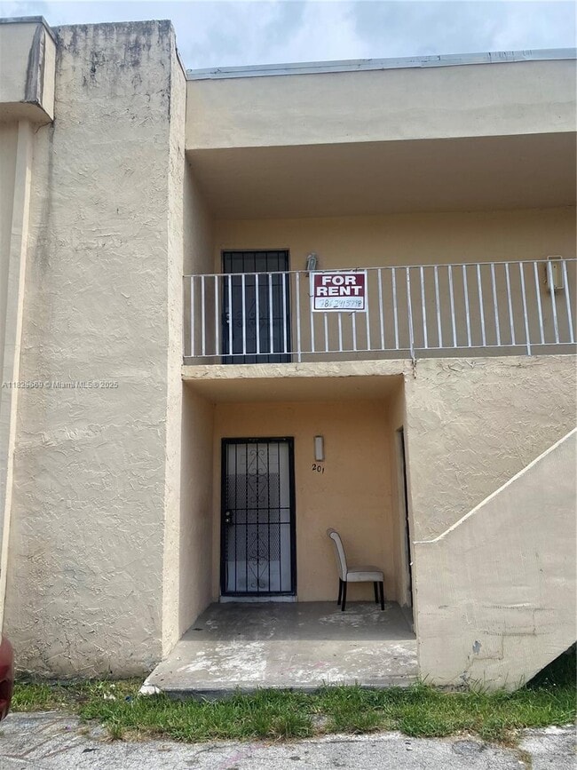 205 NE 141st St-Unit -6-1-3 in Miami, FL - Building Photo - Building Photo