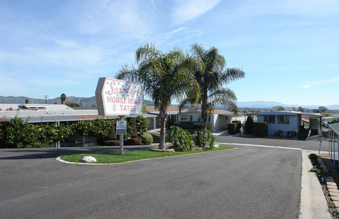 11100 Telegraph Rd in Ventura, CA - Building Photo