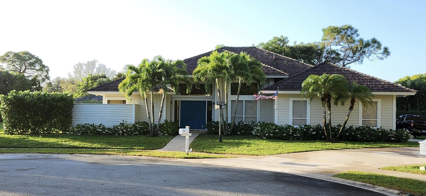 6118 Creekside Trail in Jupiter, FL - Building Photo