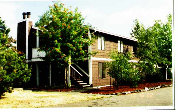 7362 S Wilkenson St in Tacoma, WA - Foto de edificio
