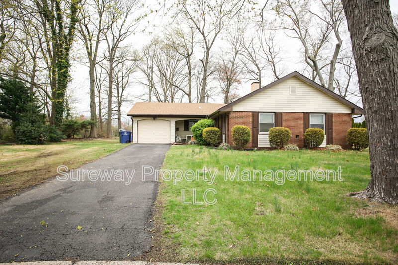 8 Manakin Pl in Willingboro, NJ - Foto de edificio