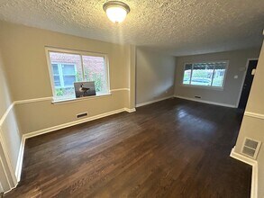 5338 Chillum Pl NE in Washington, DC - Building Photo - Building Photo